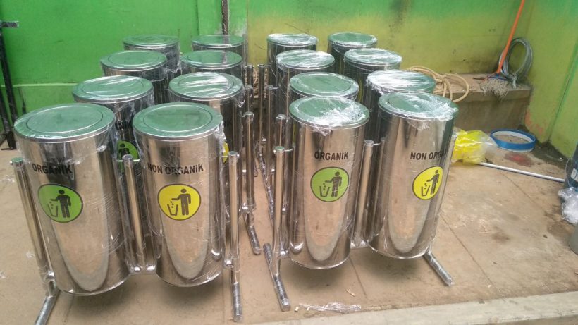 tempat sampah stainless